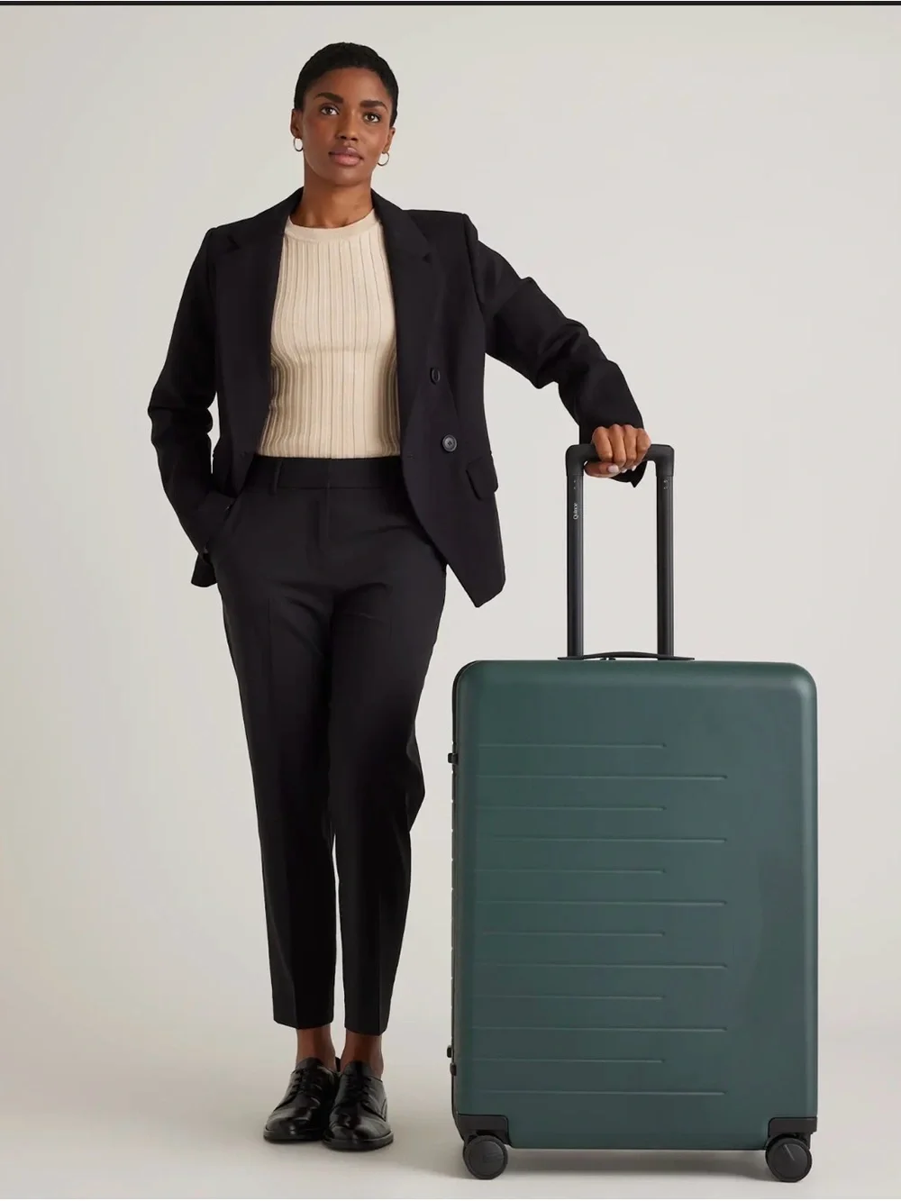 Quince Dark Green Hard-Shell Spinner Carry-On